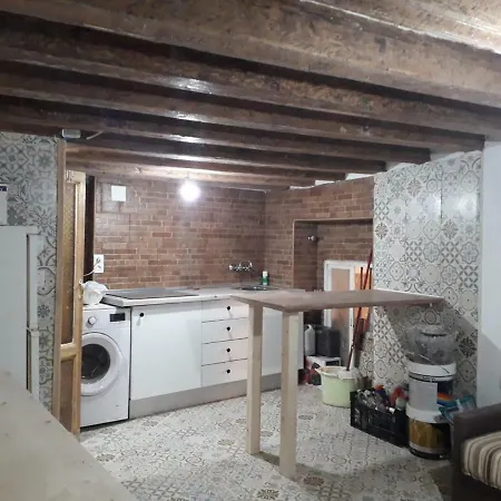 Cathedral Two Bedroom Unit & Two Balconies Apartment *